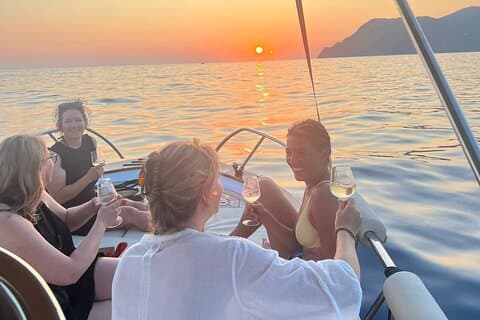 Excursão privada de barco de pôr do sol com aperitivo no Golfo de Portofino