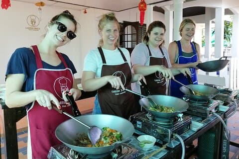 Cours de cuisine thaïlandaise Lanna Smile à Chiang Mai avec visite du marché