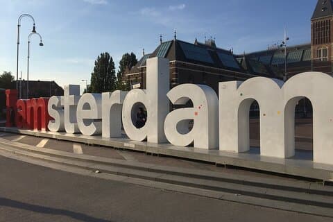 Private walking tour in Amsterdam incl. luxury Canal Cruise