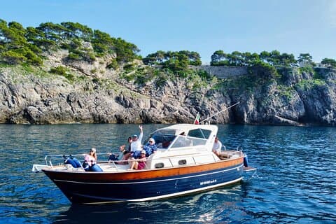 Privétour van Capri op een 36ft boot vanuit Sorrento