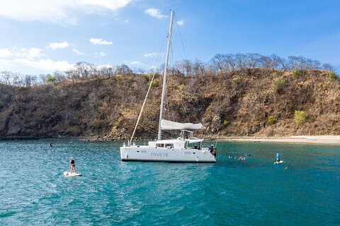Costa Rica Catamaran: Privat morgentur med snorkling og drikke