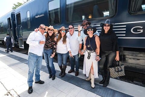 Viagem de ida e volta de trem no Tequila Express