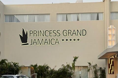 Princess Grand/Senses Mangrove Flygplatstransfer från Montego Bay