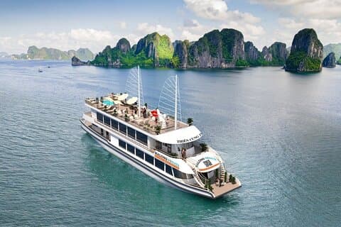 Hanoi : 5-stjernet cruise Ha Long Bay tur med traditionel musik