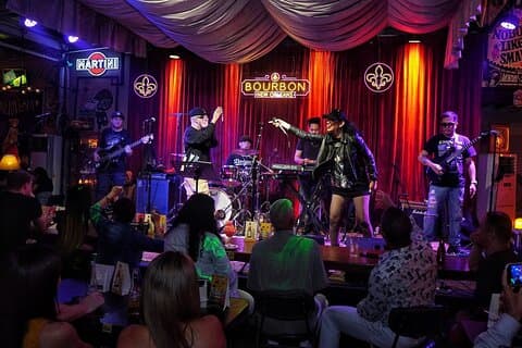 Makati: Music Clubs, Rooftops, and Go Go Bars Nightlife Tour