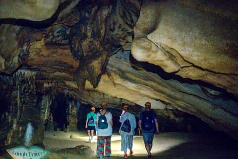 Explorez les grottes de Phong Nha Or Paradise – Excursion d’une journée au départ de Hué