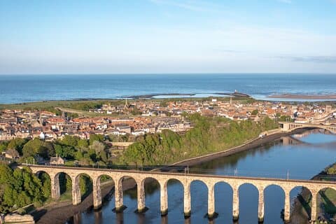 Excursión privada de un día a Edimburgo en un taxi negro a las fronteras escocesas