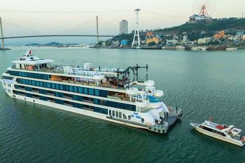 Oplev Halong Bay på Luna Cruise – Top luksus dagstur