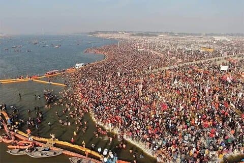 Excursión de un día desde Varanasi a Triveni Sangam: Un día sagrado en Prayag