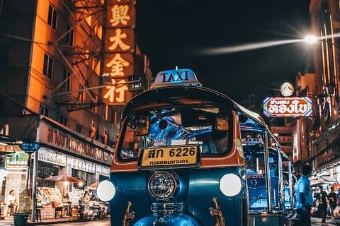 Tempel Märkte und Essen Tour in Bangkok bei Nacht mit Tuk-Tuk