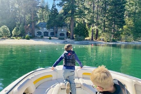 Tour en barco aventurero de 2 horas para niños por el lago Tahoe