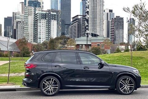 Private Melbourne Airport Transfers To City (Sedan, SUV, or Van)