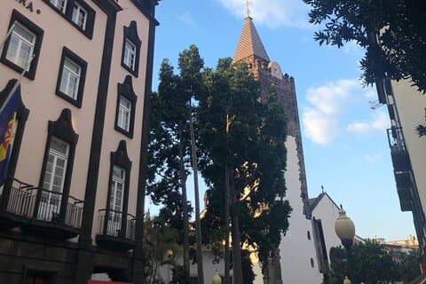 Descubra as Joias Escondidas do Funchal neste Passeio a Pé