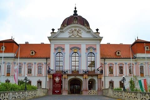 Sisi Palace Tour with Hungarian Horse Show and Lunch