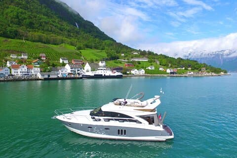 Da Bergen all'Hardangerfjord Auto VIP + yacht privato Crociera nel fiordo