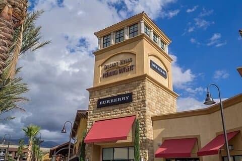 Excursão privada de compras de Palm Springs para Desert Hills Outlets