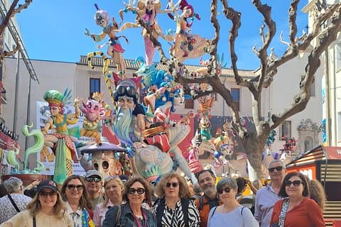 Tauchen Sie ein in den Zauber des Fallas Festivals in Valencia