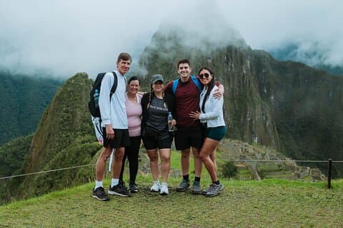 Excursión de un día completo a Machu Picchu en tren mágico