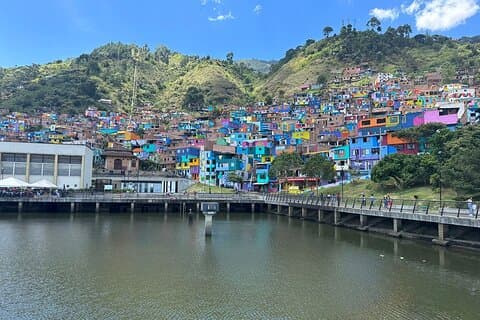 Neue Manrique Commune 3-Tour: das größte Makro-Wandgemälde in Medellin