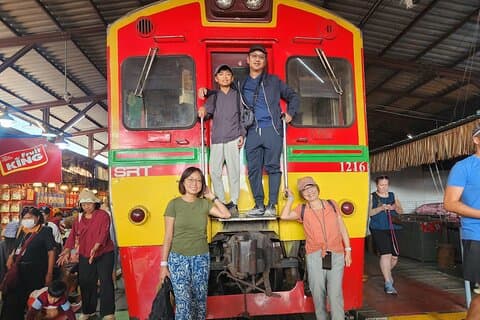 Privater schwimmender Markt und Maeklong Eisenbahntour von Bangkok