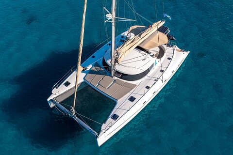 Crociera privata di un giorno intero in catamarano a Mykonos, pasto con 8 gusti e bevande