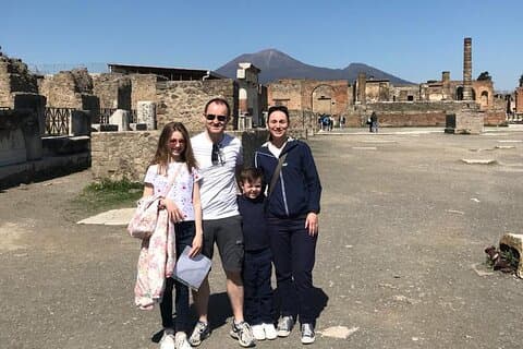 Avventura in famiglia a Pompei attraverso le antiche rovine