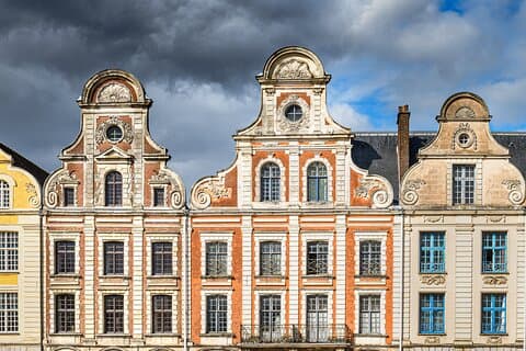 Traslado privado desde Bruselas a Le Havre, 2h Parada en Arras