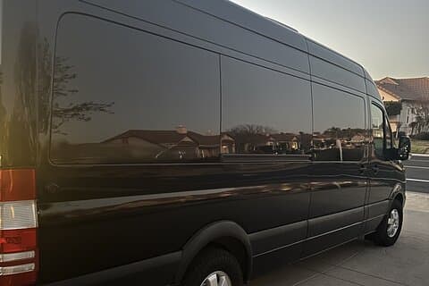 Cabo's Luxury Party Bus, hvor vi tager festen til dig!