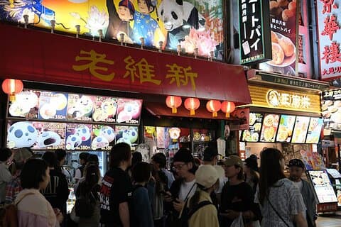 Coma como um local em Yokohama Excursão a pé com um guia especializado local