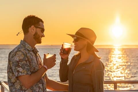 Key West Sunset Buffet Dinner Cruise med åpen bar og levende musikk