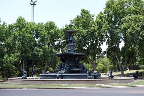 Mendoza City tour with visit to General San Martin Park