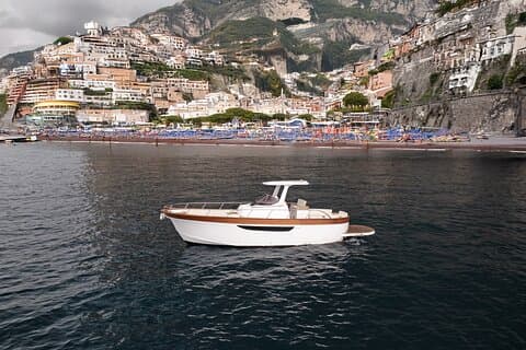 Capri : Semi-Private Boat Tour and City Landing from Positano