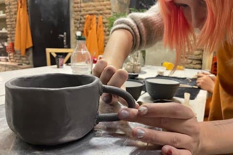 Atelier en céramique de construction à la main avec service de ramassage