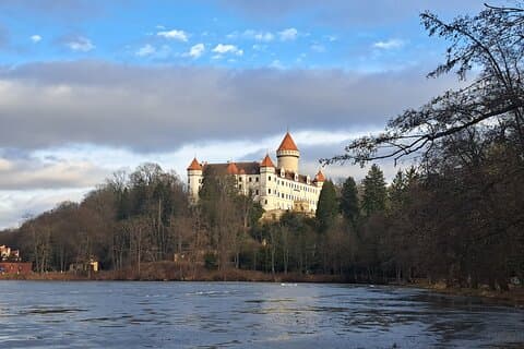 Tour privado ao Castelo de Konopiste a partir de Praga Entrada incluída
