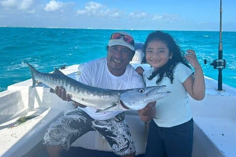Private Fishing Tour in the Bay of Isla women