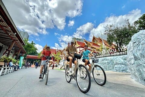 Bangkok Thonburi Backstreets and 3 Peaceful Temple Bike Tour