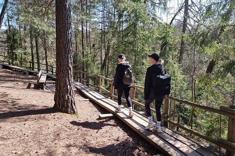 ラトビアのスイス、スィグルダでのハイキング