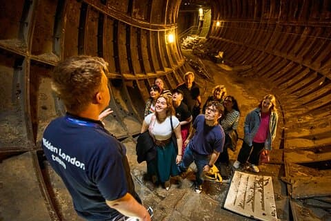 Hidden Tube Walking Tour av Green Park stasjon