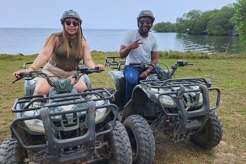 Horseback og ATV ride med Monkey og Sloth i Roatan