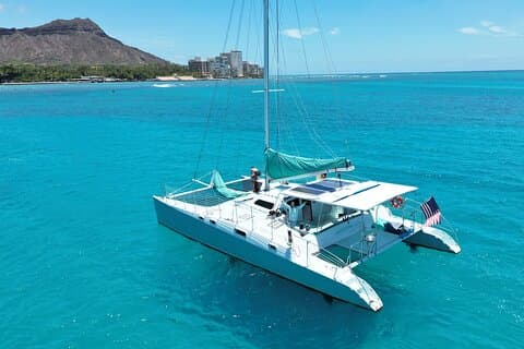 2 timmars privat Katamaran Charter i Waikiki (7 - 12 gäster)