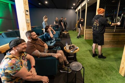Axe lançando com alvos digitais em Southport