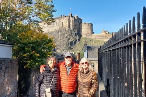 Edinburgh : Privat geführte Tagestour durch Edinburgh im Luxus MPV