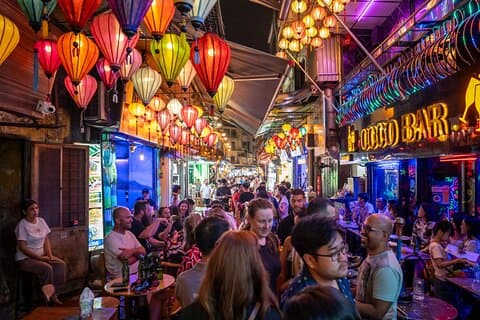 Hanoi Evening Street Food Guided Tour with a Real Foodie