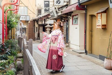 Osaka Traditional Outfit Experience – Visit Kyoto or Nara