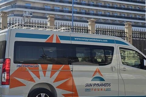 Vom Hafen Alexandria: 2-tägige Pyramiden, Museum & Islamisches Kairo.