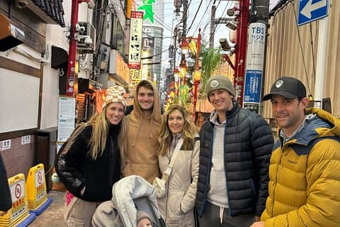 Golden Gai Hidden Eats Eine personalisierte Shinjuku Food Tour von Guide