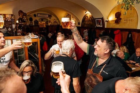 Onde os checos bebem cerveja: Uma curta excursão e experiência de cerveja