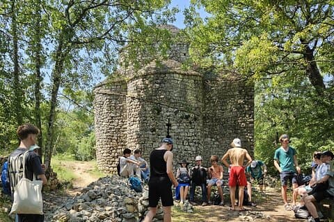 Coastal hiking tour with biologist guide