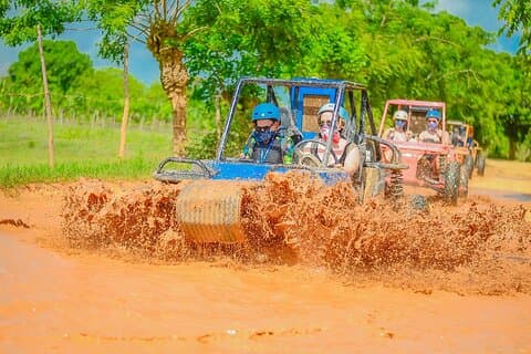 Tour di mezza giornata in buggy O ATV alla Grotta dell'Acqua e Macao Beach