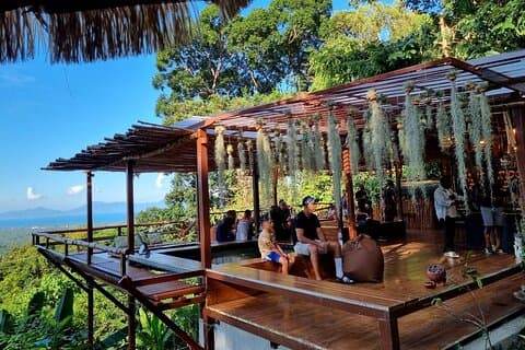 Tree Bridge Cafe e Zipline - Avventura di volo nella giungla a Koh Samui